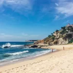 Playa Acapulquito: El Rincón del Surf en San José
